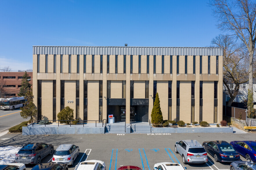 500 Morris Ave, Springfield, NJ for lease - Building Photo - Image 2 of 5