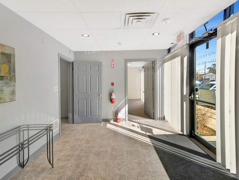 125 High St, Mansfield, MA for lease - Interior Photo - Image 3 of 23