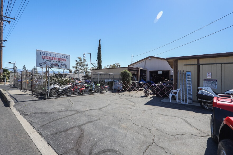 12229 La Cadena Dr, Colton, CA 92324