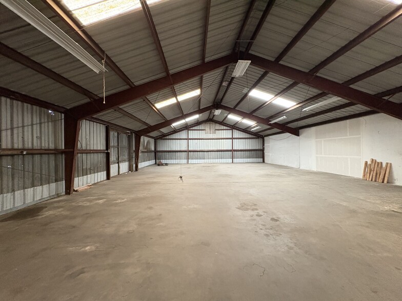10612 Hempstead Rd, Houston, TX for lease - Building Photo - Image 3 of 9