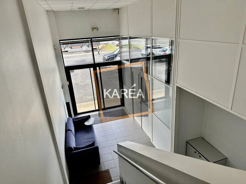Flex in Montévrain for lease - Lobby - Image 3 of 5