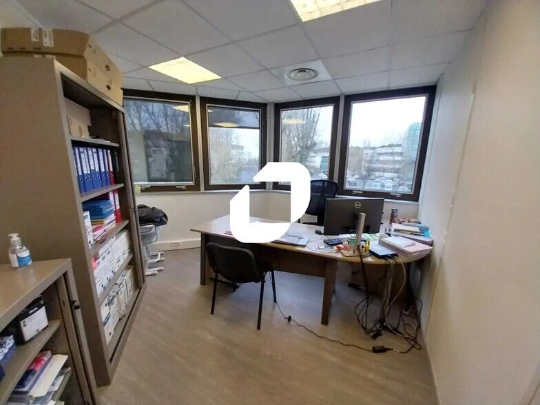 Office in Bruges for lease - Building Photo - Image 3 of 9