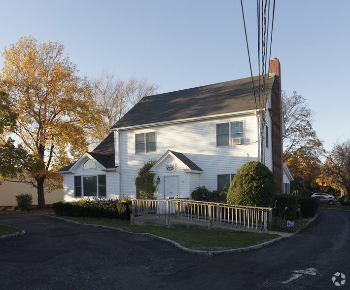 6165 Jericho Tpke, Commack, NY for sale - Primary Photo - Image 1 of 1