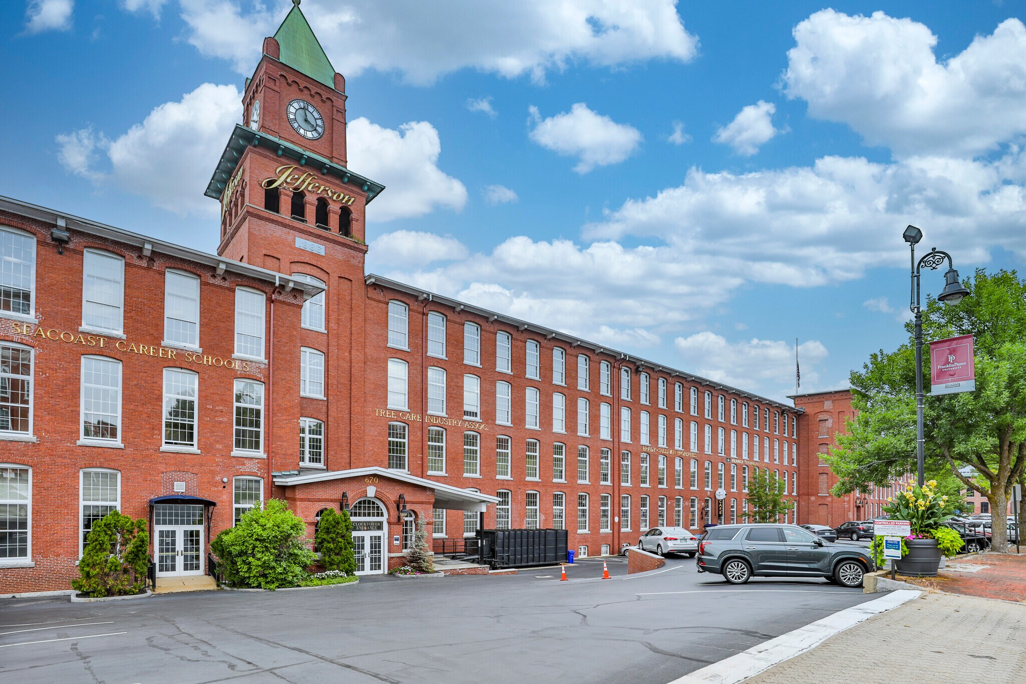 670 N Commercial St, Manchester, NH 03101