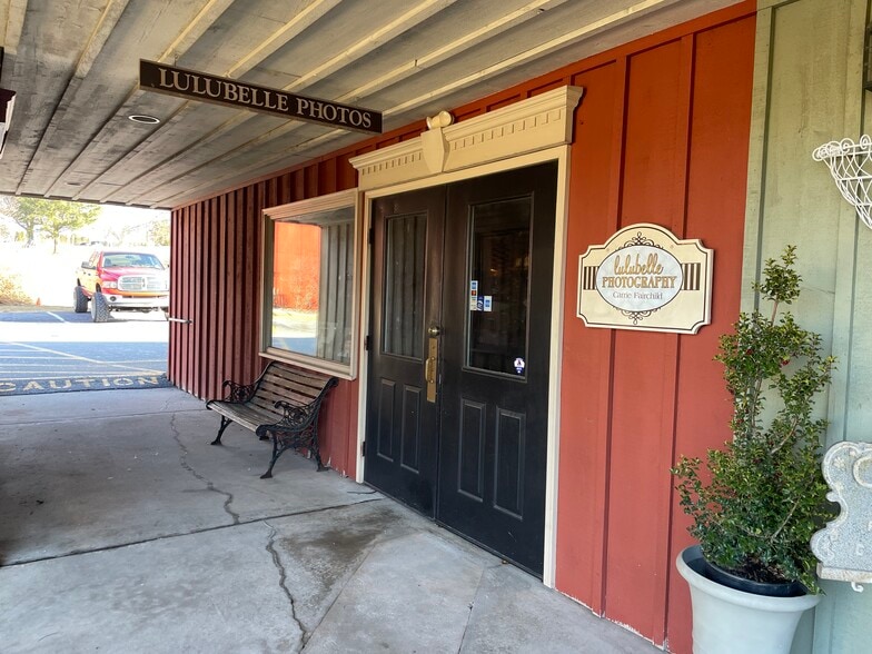 2 E 28th Division Hwy, Lititz, PA for lease - Building Photo - Image 2 of 9