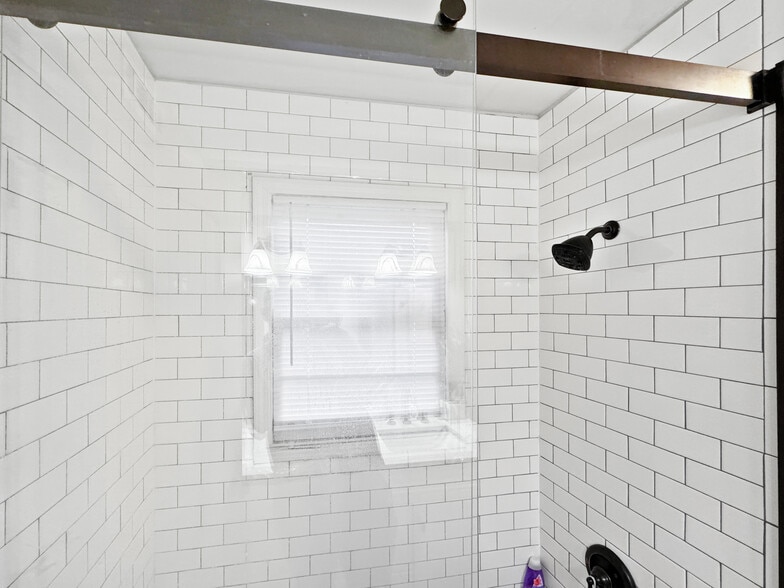 Amarillo Portfolio portfolio of 6 properties for sale on LoopNet.com - Interior Photo - Image 3 of 43