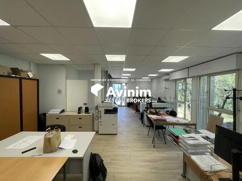Office in Vitrolles for lease - Interior Photo - Image 1 of 3