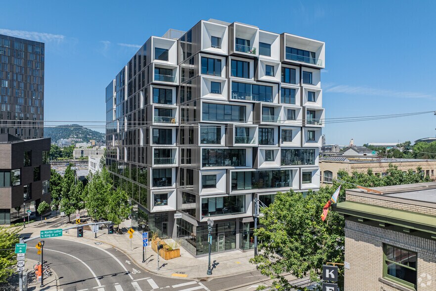 124 NE 3rd Ave, Portland, OR for lease - Building Photo - Image 2 of 30