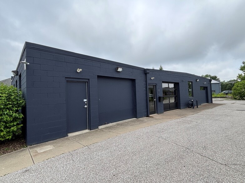 3235 Enyart Ave, Cincinnati, OH for lease - Building Photo - Image 1 of 3