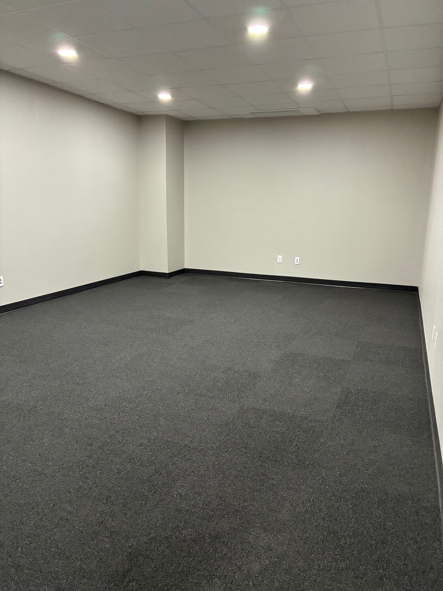 4801 District Blvd, Bakersfield, CA for lease Interior Photo- Image 1 of 2