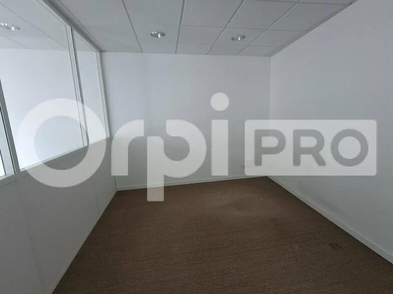 Office in Guérande for lease - Interior Photo - Image 2 of 5