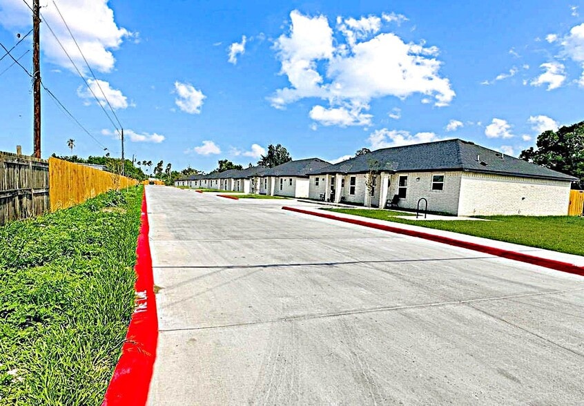 925 N Iowa Ave, Brownsville, TX for sale - Primary Photo - Image 1 of 9