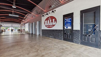 3011 Gulden Ln, Dallas, TX for lease Building Photo- Image 2 of 5