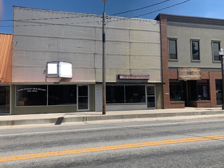 809 Main St, Cassville, MO 65625