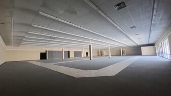 Clinton Plaza Shopping Center - Bar