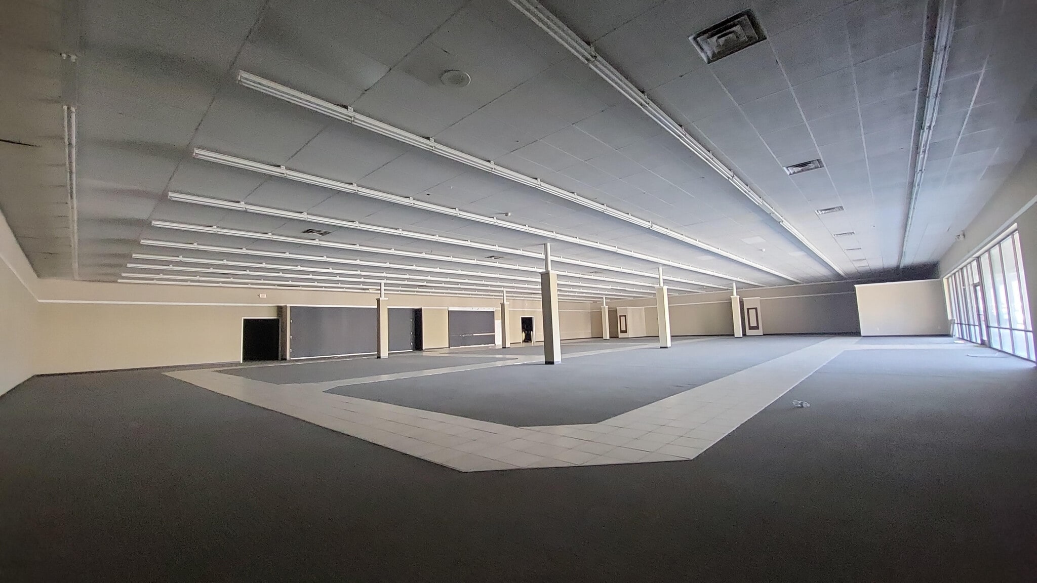 331 Northeast Blvd, Clinton, NC for lease Building Photo- Image 1 of 15