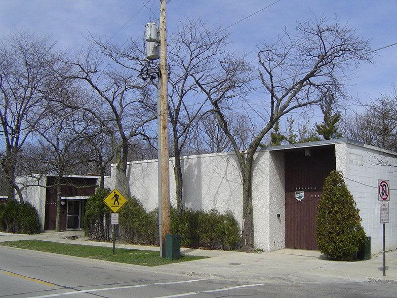 735 Saint Johns Ave, Highland Park, IL for lease - Building Photo - Image 1 of 2