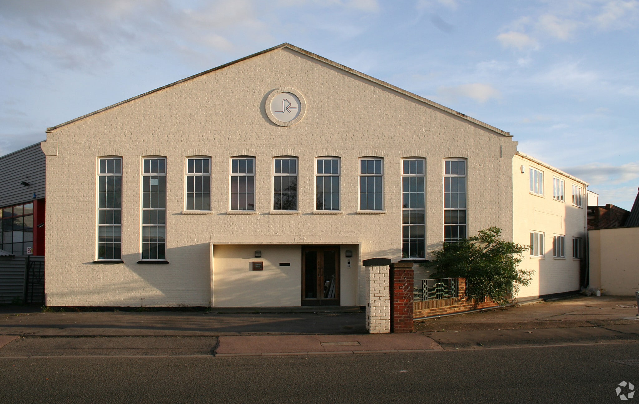 2 Davis Rd, Chessington for sale Primary Photo- Image 1 of 1