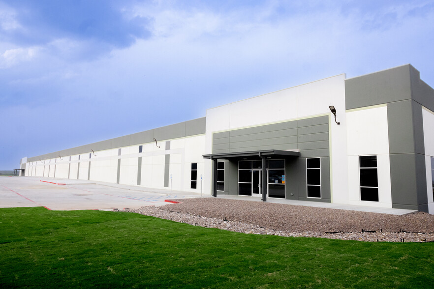 854 Nicholas D. Hachar Rd., Laredo, TX for lease - Building Photo - Image 1 of 5