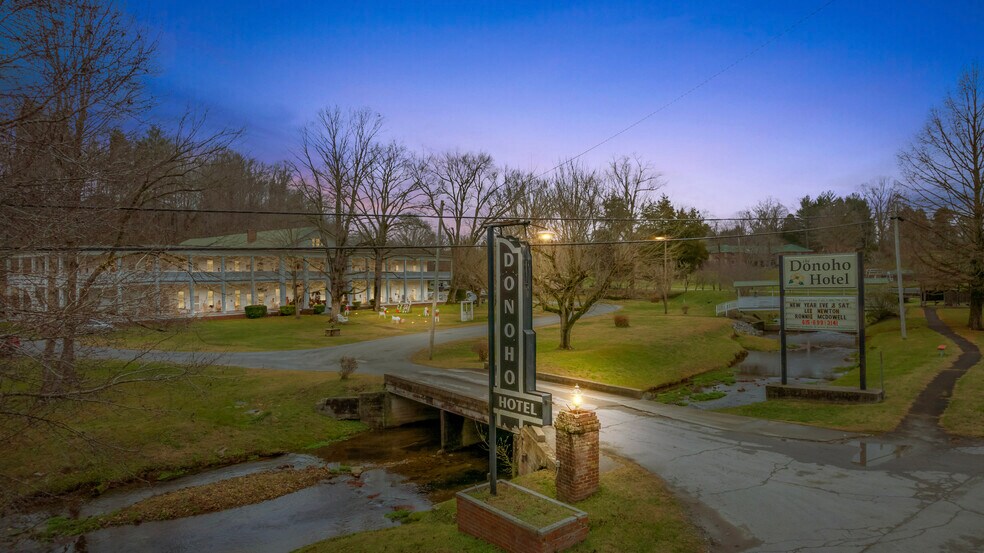 500 E Main St, Red Boiling Springs, TN 37150