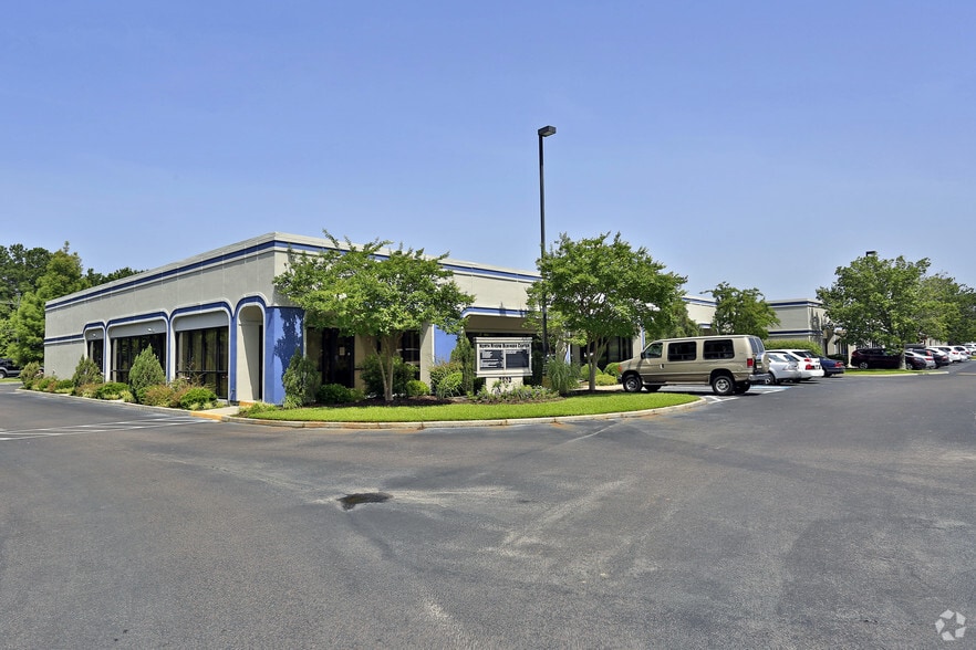 2070 Northbrook Blvd, North Charleston, SC for lease - Primary Photo - Image 1 of 22