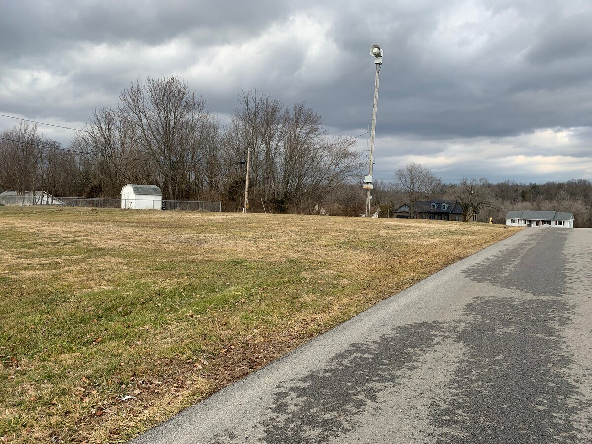 Columbia Ln, Shepherdsville, KY 40165