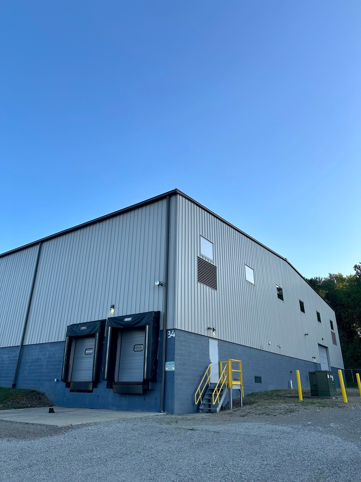 5049 Center Dr, Latrobe, PA for lease Building Photo- Image 1 of 11