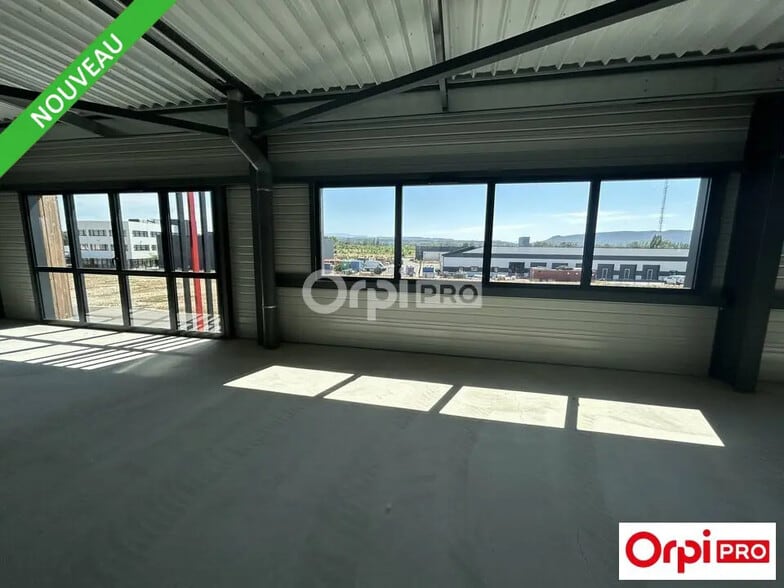 Flex in Pierrelatte for lease - Interior Photo - Image 3 of 3