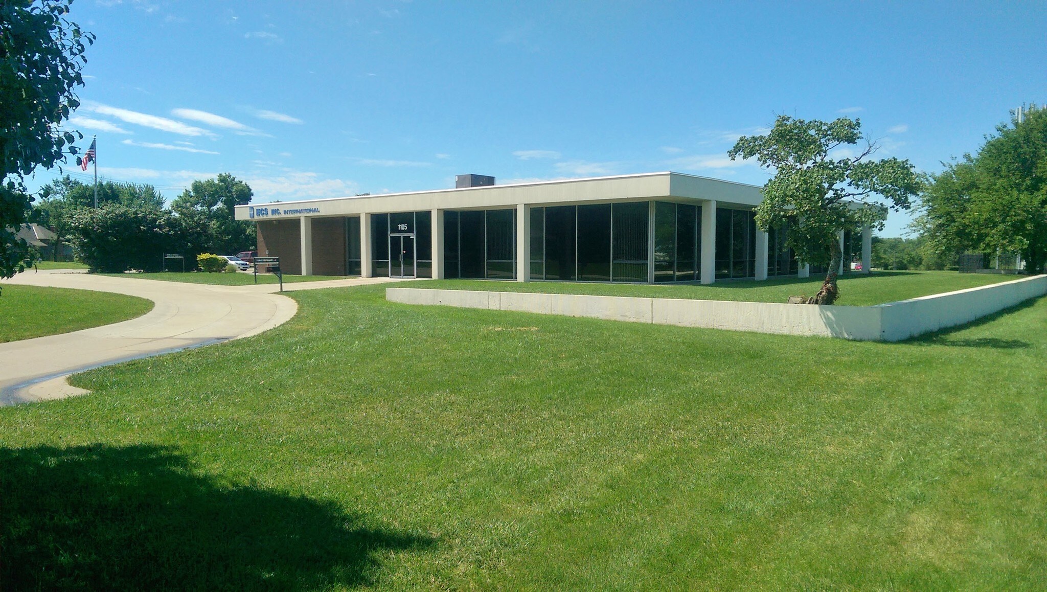 1105 S Ridgeview Rd, Olathe, KS for sale Primary Photo- Image 1 of 1