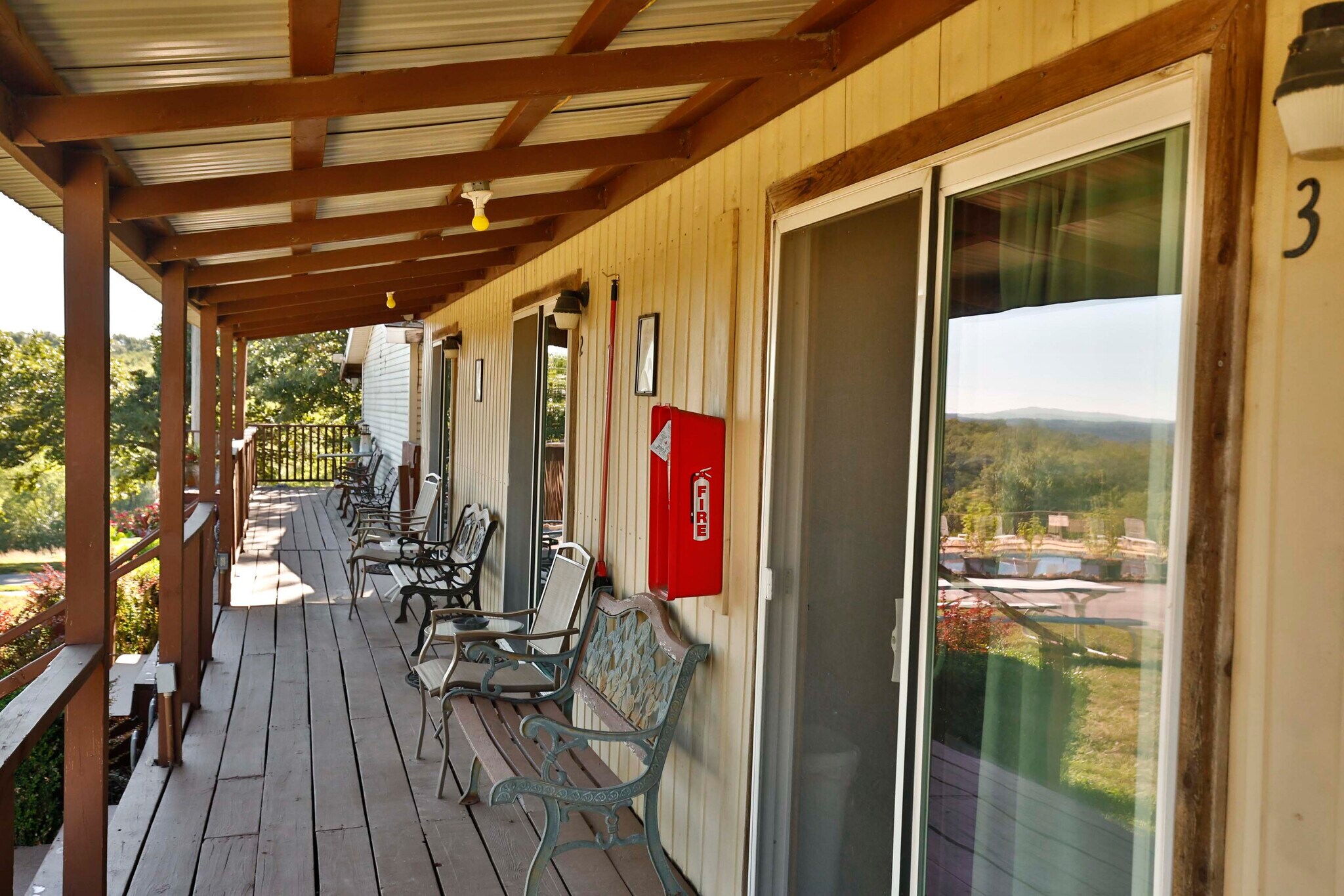 5 Southwinds Loop, Greenfield, MO 65661 Southwinds Motel