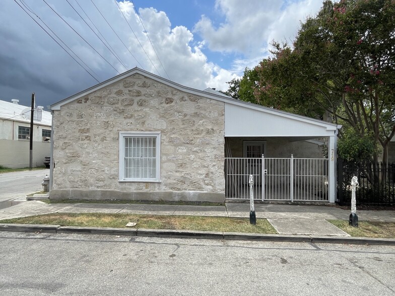 423 8th St, San Antonio, TX for lease - Building Photo - Image 3 of 17