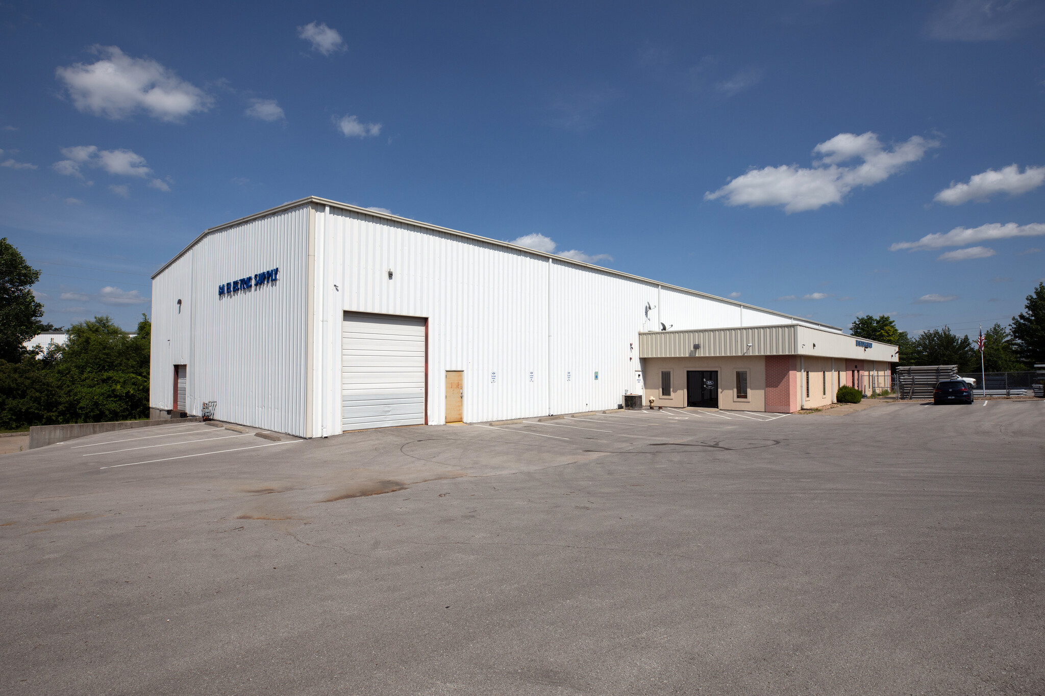 428 SE Fleetway Cir, Lees Summit, MO for lease Building Photo- Image 1 of 14