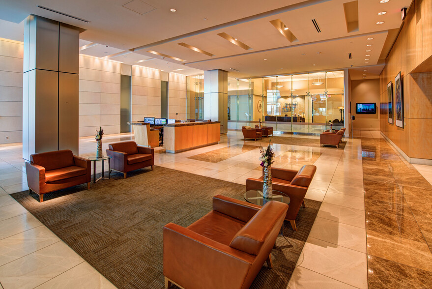 100 Throckmorton St, Fort Worth, TX for lease - Lobby - Image 2 of 10