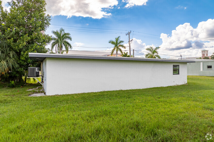 404 Hargreaves Ave, Punta Gorda, FL for sale - Building Photo - Image 3 of 17