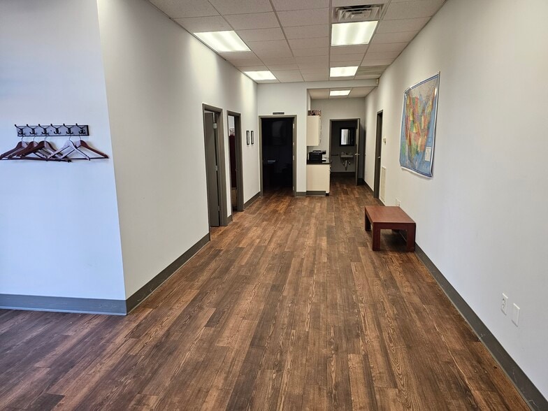 119 Ian Ct, Spartanburg, SC for lease - Interior Photo - Image 2 of 6