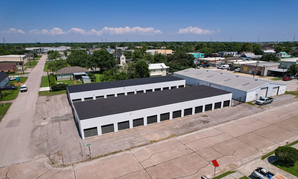 110 N 3rd St, La Porte, TX for sale - Building Photo - Image 1 of 6