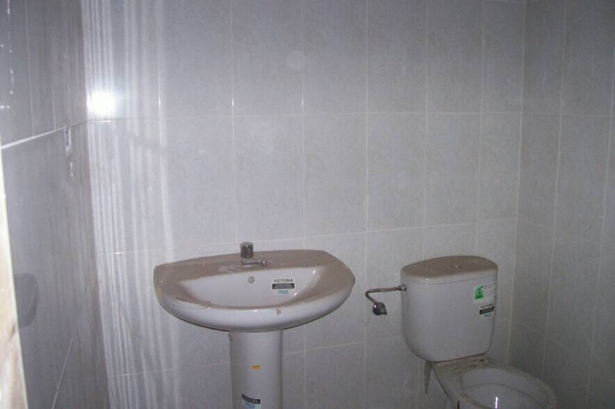 Retail in Elche for lease - Interior Photo - Image 2 of 4