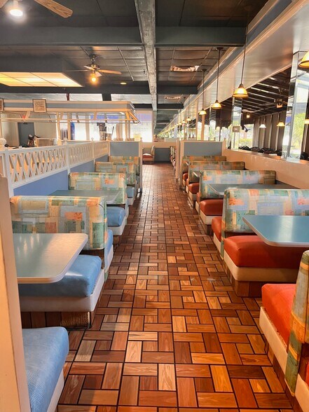 2 Regency Pky, Hilton Head Island, SC for sale - Interior Photo - Image 3 of 15