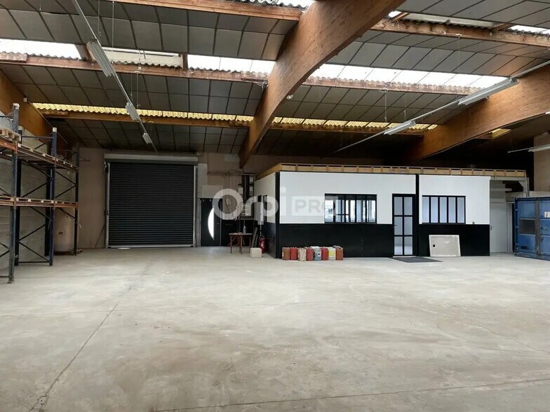 Flex in Lacroix-Saint-Ouen for lease - Building Photo - Image 2 of 12