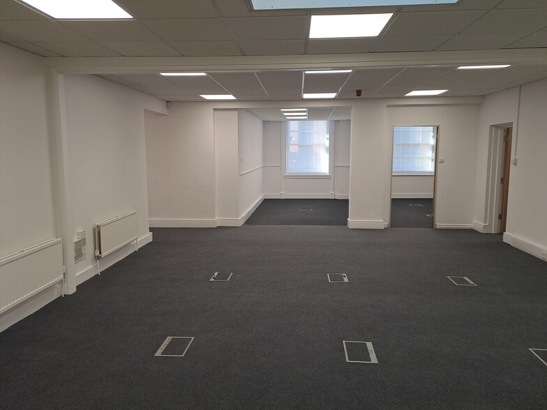 15 The Broadway, Hatfield for lease - Building Photo - Image 2 of 6