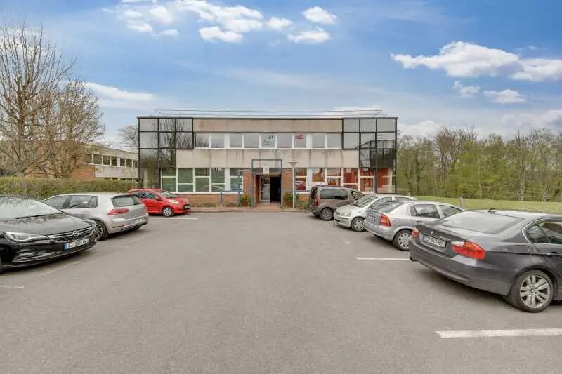 Office in Bièvres for lease - Building Photo - Image 1 of 14