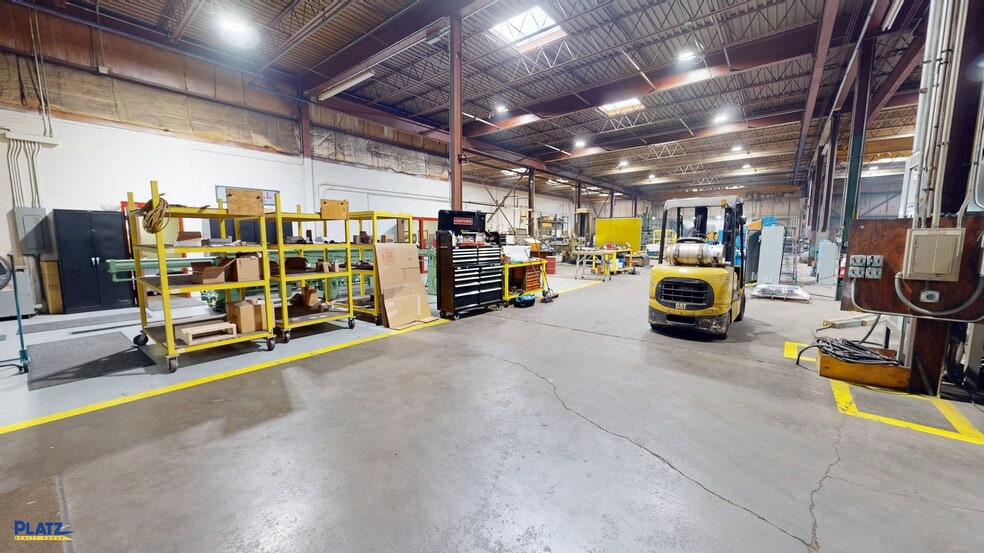 557 Mcclurg Rd, Youngstown, OH for sale - Building Photo - Image 2 of 16