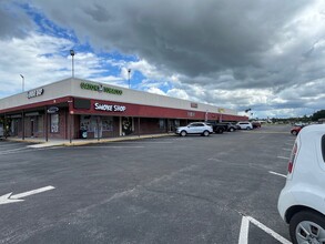 15 Thriftway Plz, Ruskin, FL for lease Building Photo- Image 1 of 14