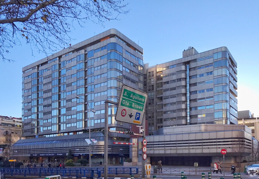 Office/Retail in Madrid, Madrid for lease - Building Photo - Image 2 of 2