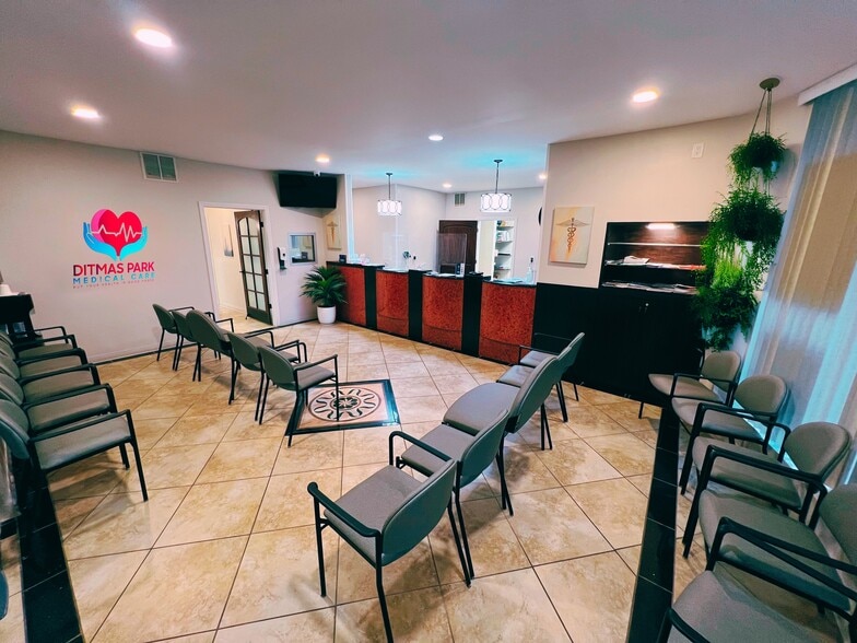 2020 Cortelyou Rd, Brooklyn, NY for lease - Lobby - Image 2 of 16