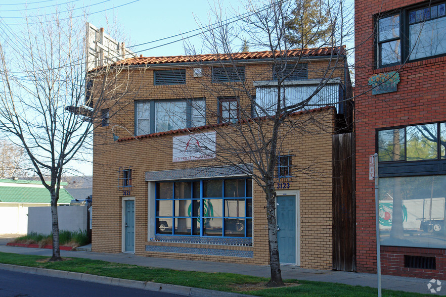 3121 Broadway, Sacramento, CA for lease - Primary Photo - Image 1 of 3