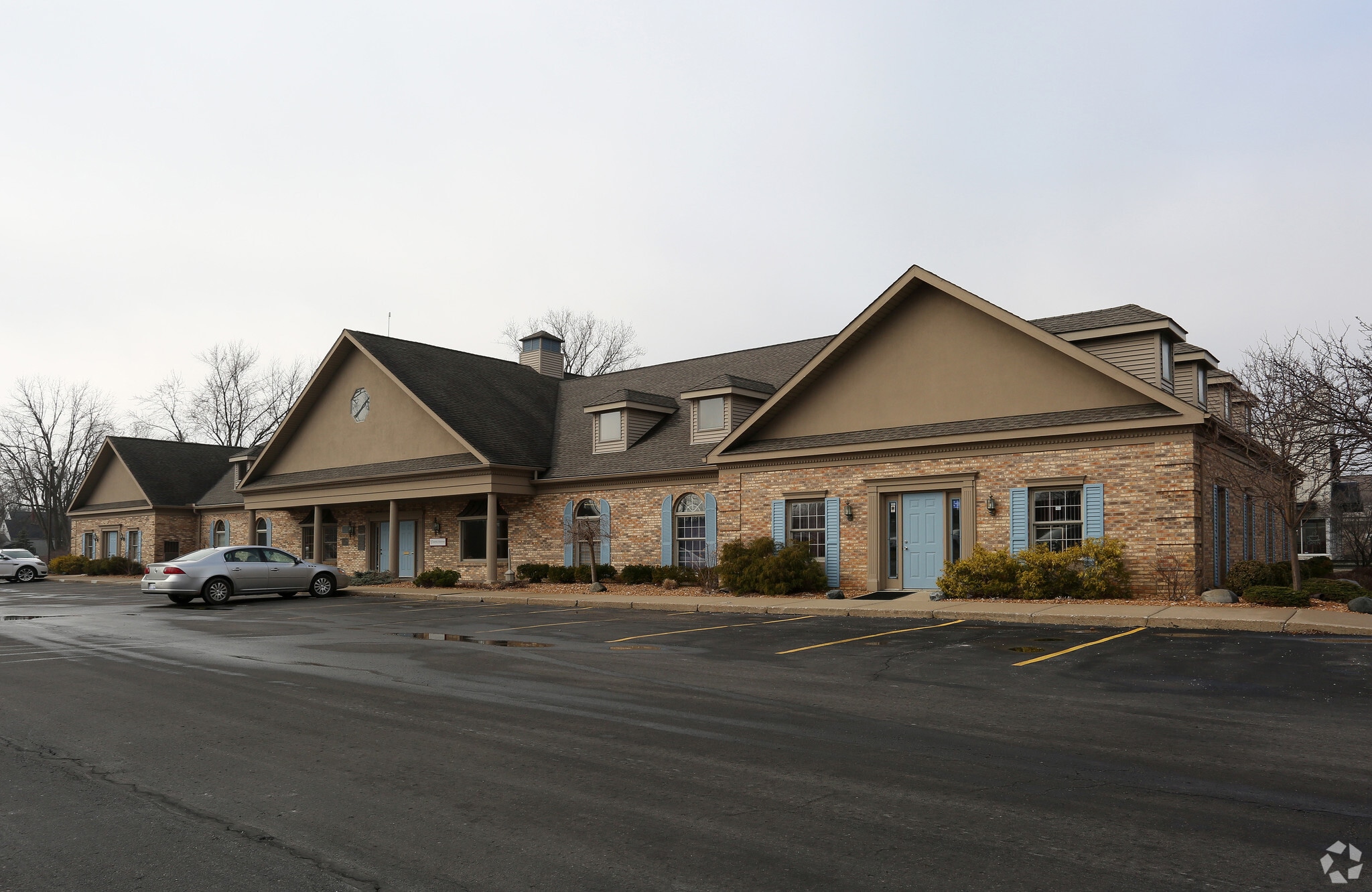 1063 W Hill Rd, Flint, MI for lease Primary Photo- Image 1 of 50