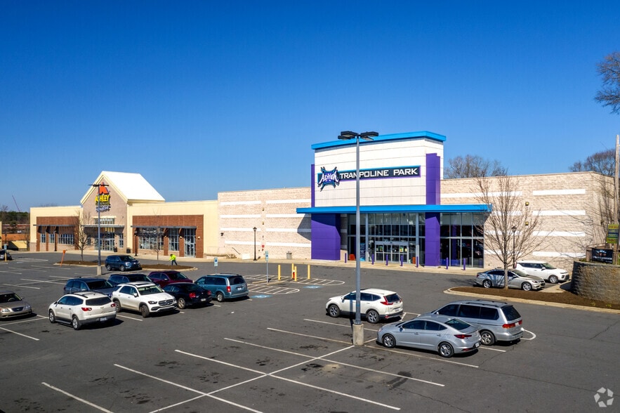 E Franklin Blvd, Gastonia, NC for lease - Building Photo - Image 1 of 17