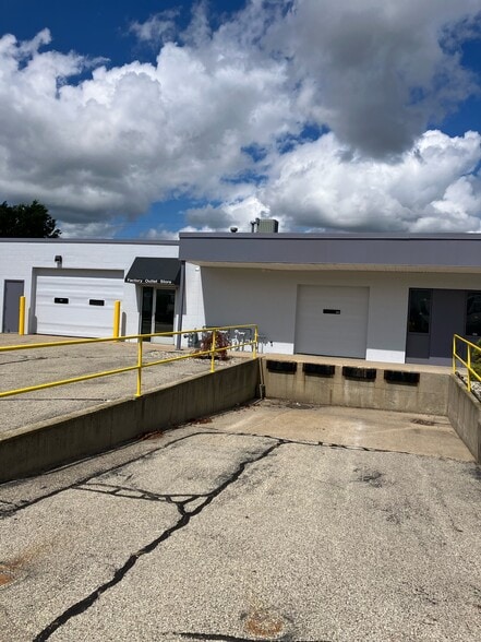 215 Charles St, Holland, MI for lease - Building Photo - Image 2 of 10