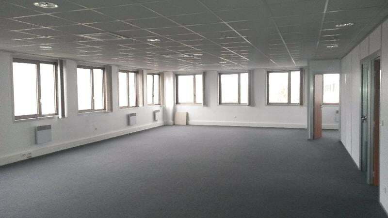Office in Nanterre for lease Interior Photo- Image 1 of 3